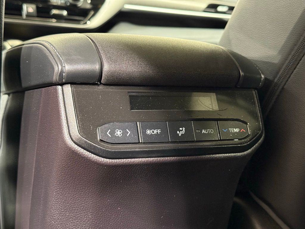 Thumbnail: 2023 Toyota Highlander - 22