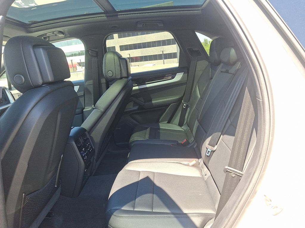 Thumbnail: 2026 Porsche Cayenne - 12