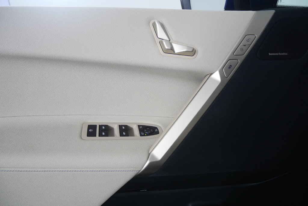 Thumbnail: 2024 BMW iX - 8