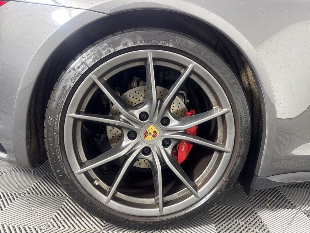 Thumbnail: 2017 Porsche 911 - 9