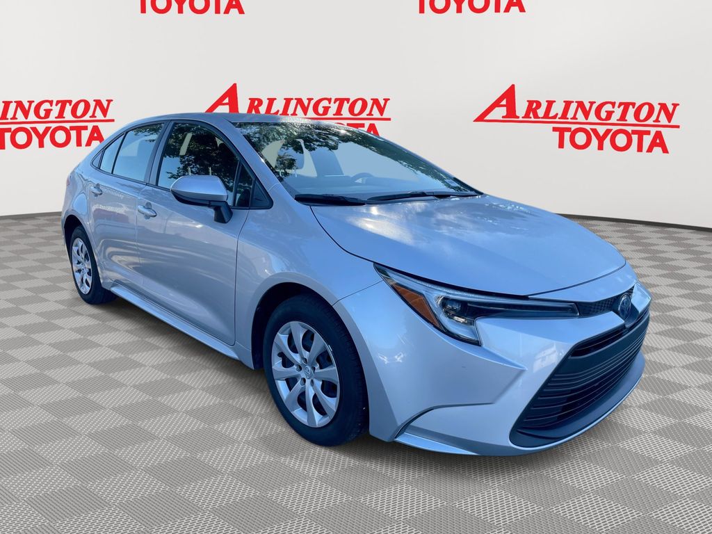 2025 Toyota Corolla LE's photo