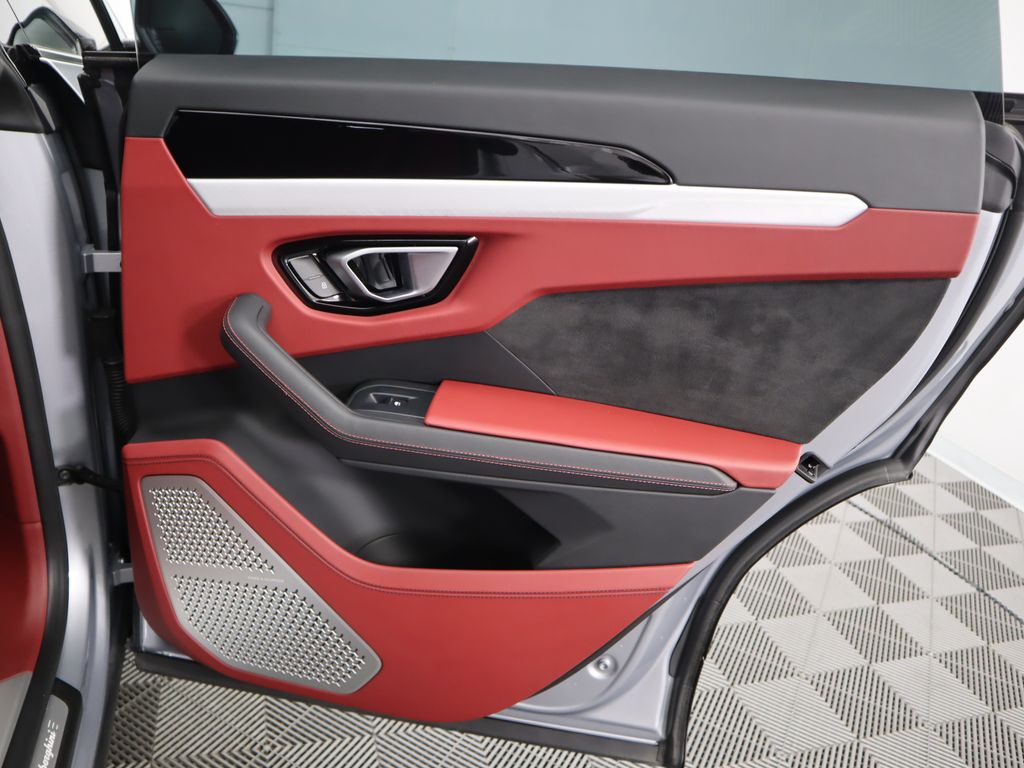 Thumbnail: 2022 Lamborghini Urus - 28