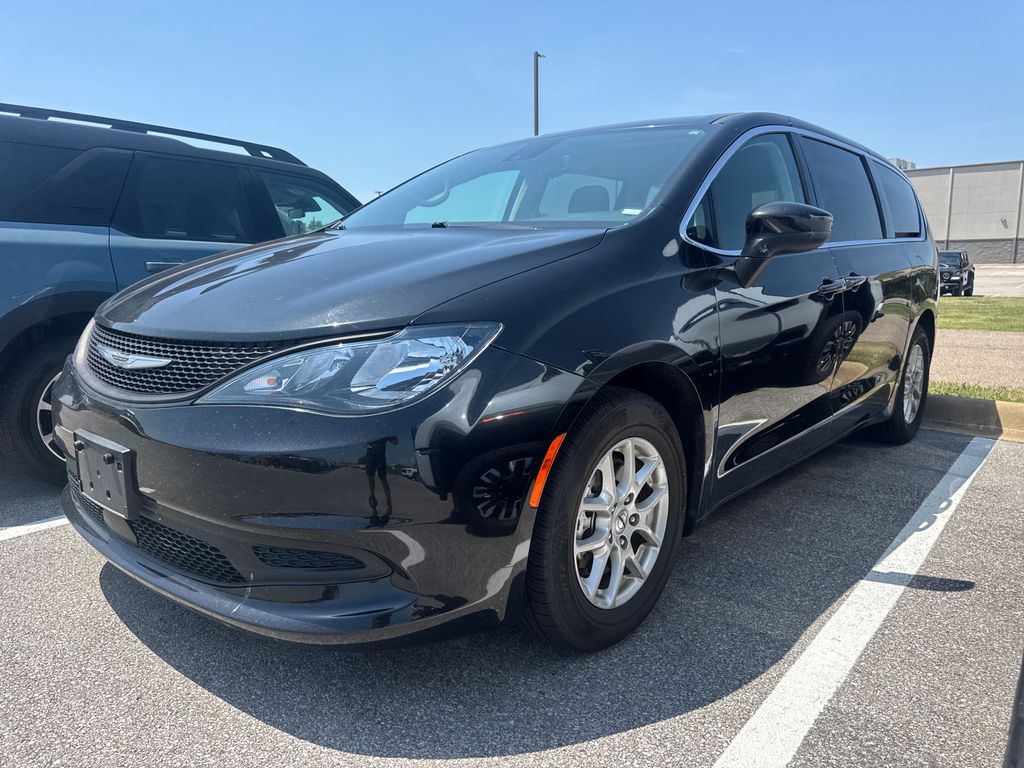 2023 Chrysler Voyager LX FWD