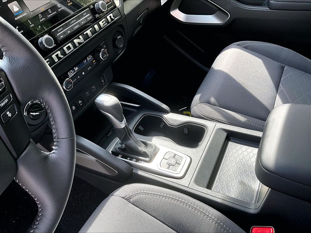2026 Nissan Frontier — photo 8