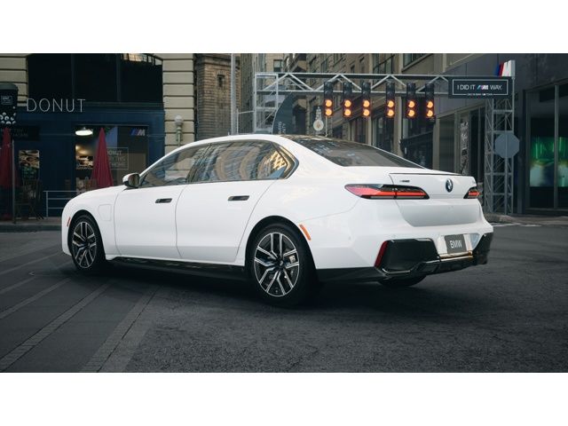 Thumbnail: 2026 BMW 7 Series - 2
