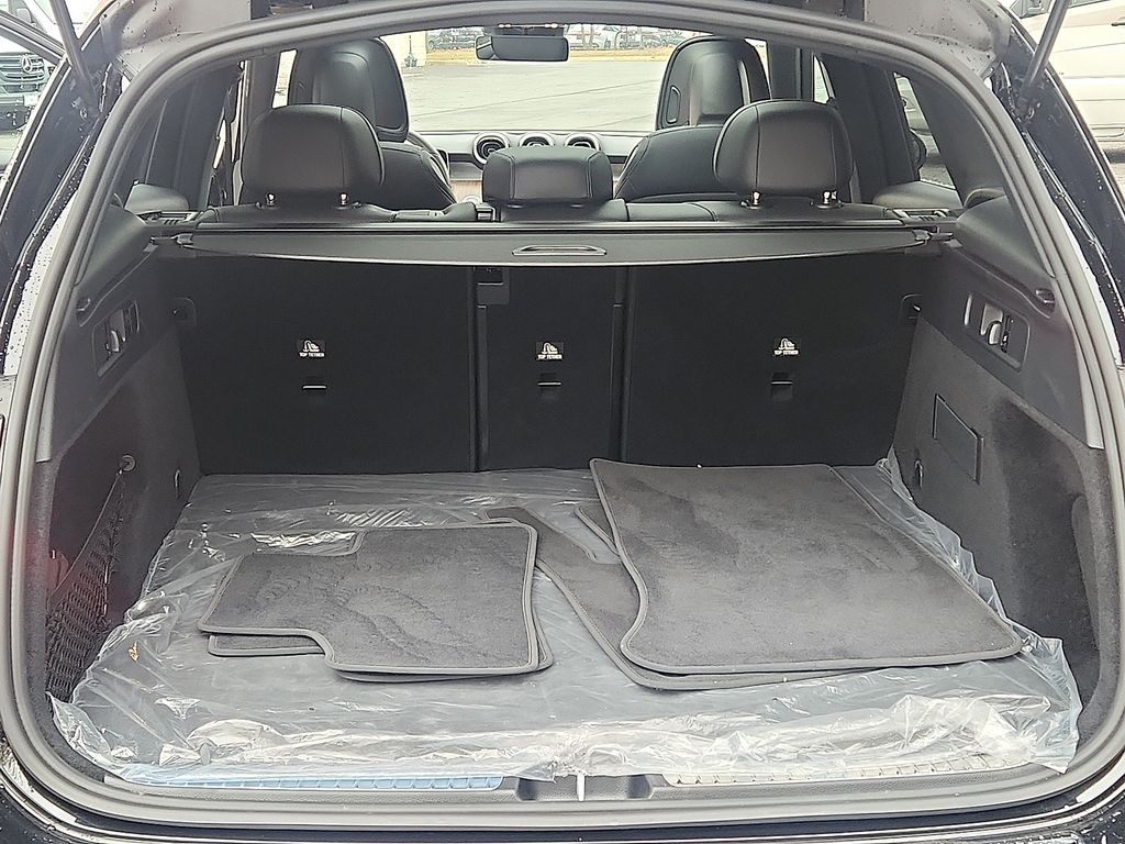 Thumbnail: 2025 Mercedes-Benz GLC - 28