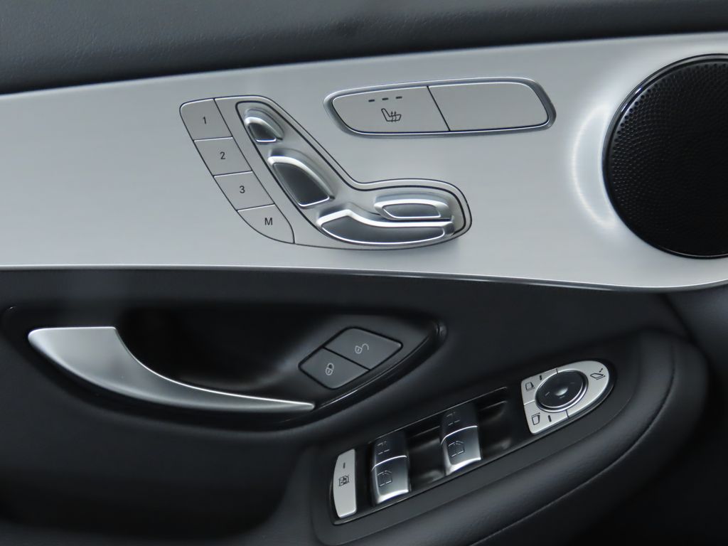 Thumbnail: 2022 Mercedes-Benz GLC - 23