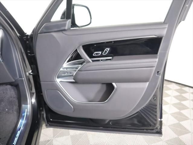 Thumbnail: 2025 Land Rover Range Rover - 26