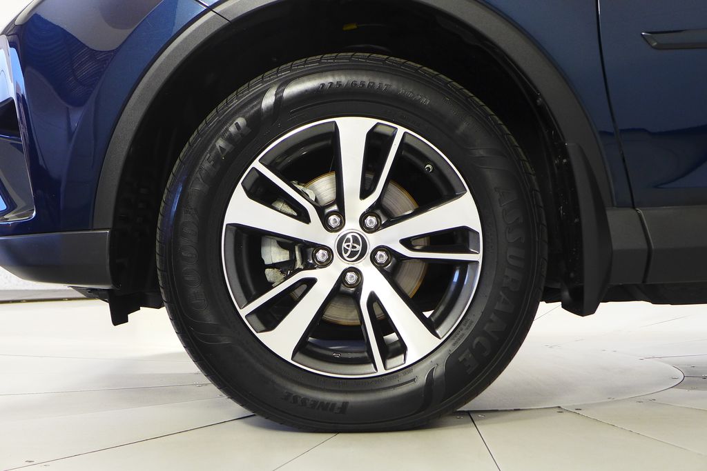 Thumbnail: 2018 Toyota RAV4 - 5