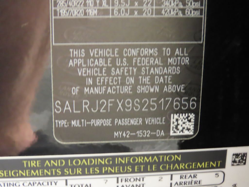 Thumbnail: 2025 Land Rover Discovery - 32