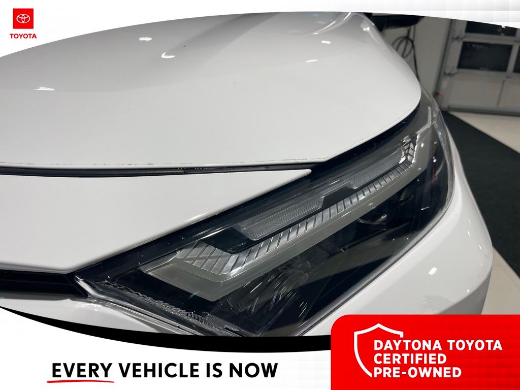 2022 Toyota RAV4 XLE - Photo 8