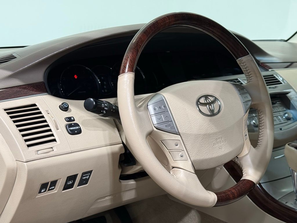 2010 Toyota Avalon Limited 16