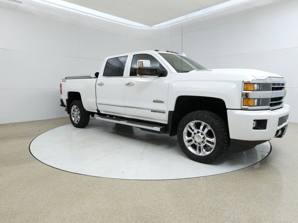 White 2019 Chevrolet Silverado 2500HD High Country Crew Cab 4WD Pickup Truck Four-Wheel Drive 6-Speed Automatic