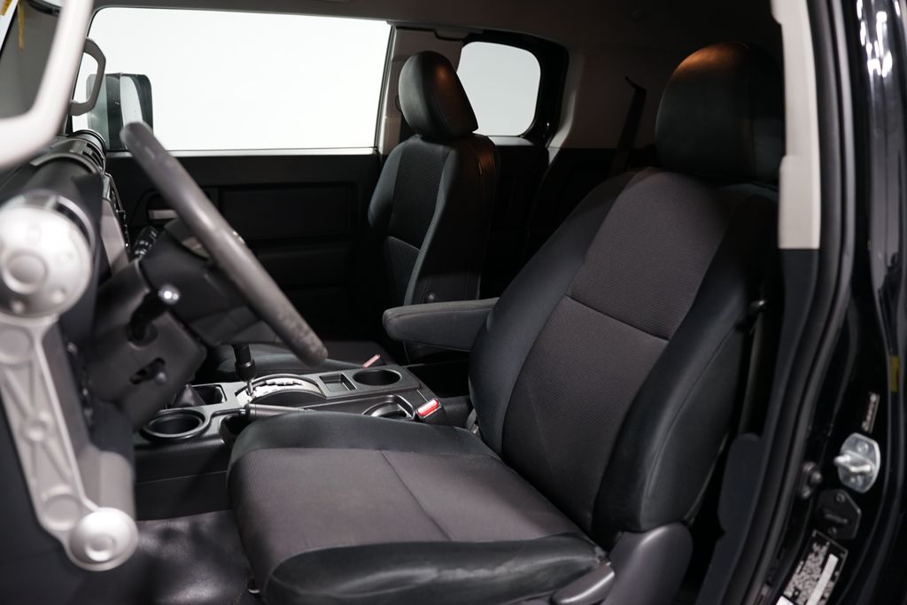 2011 Toyota FJ Cruiser Base 6