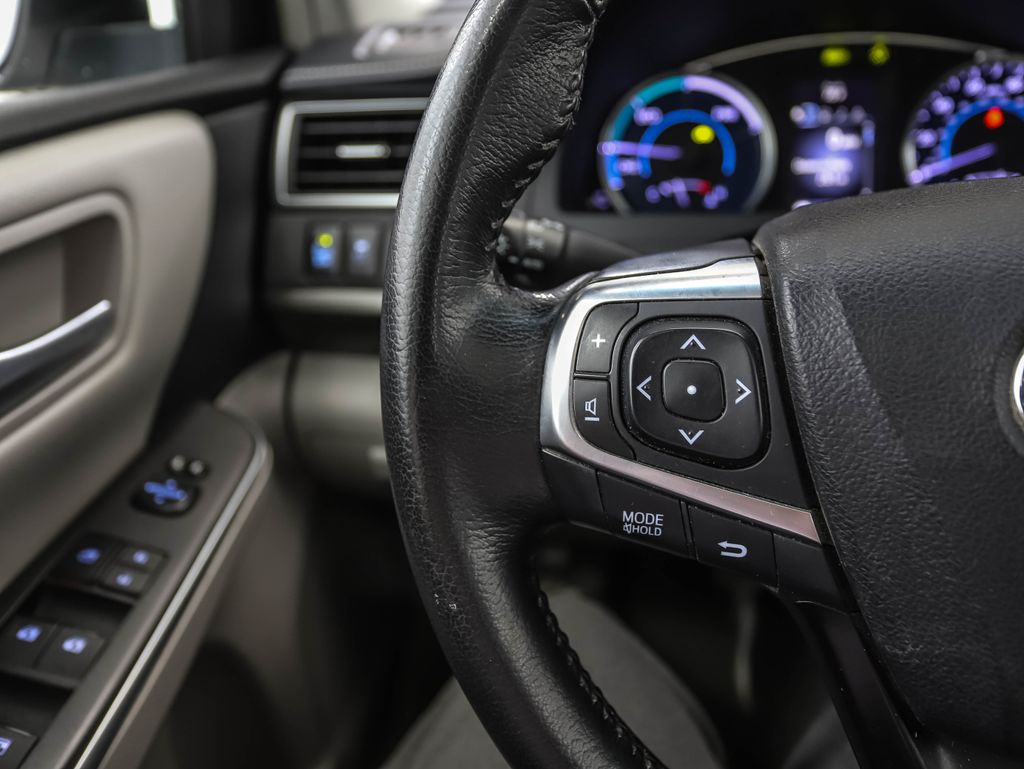 Thumbnail: 2015 Toyota Camry - 12