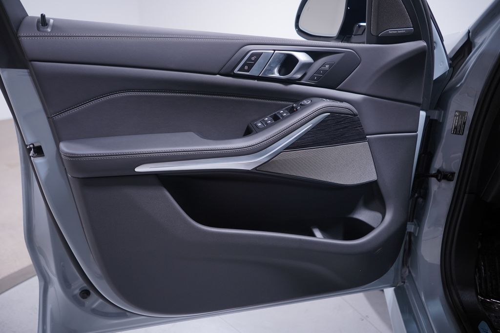 Thumbnail: 2026 BMW X5 - 10