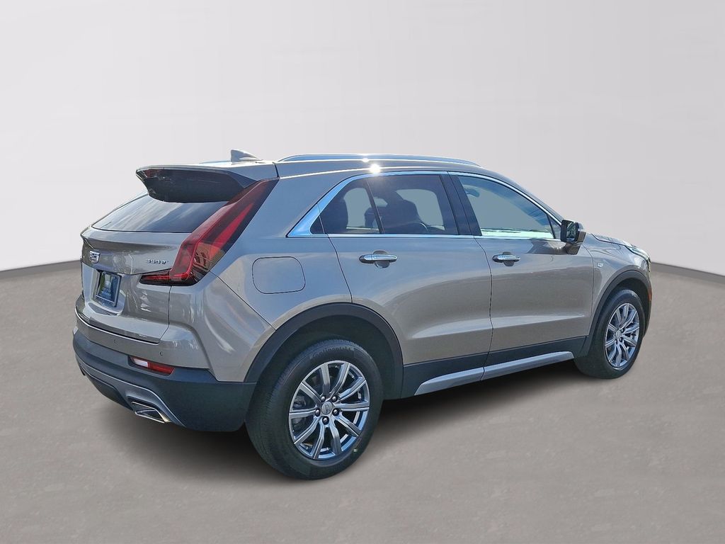 Thumbnail: 2023 Cadillac XT4 - 6