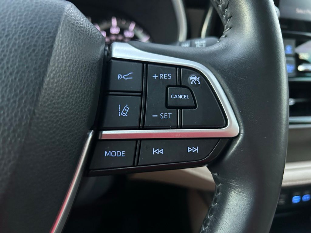 Thumbnail: 2022 Toyota Highlander - 20