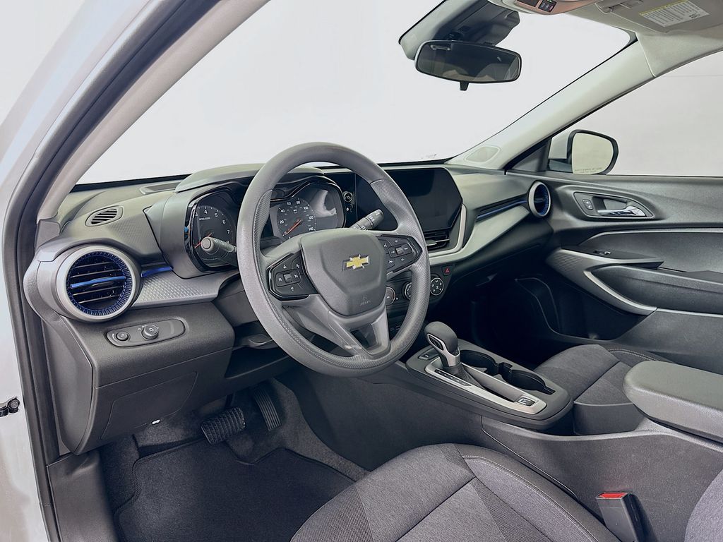 Thumbnail: 2025 Chevrolet Trax - 9