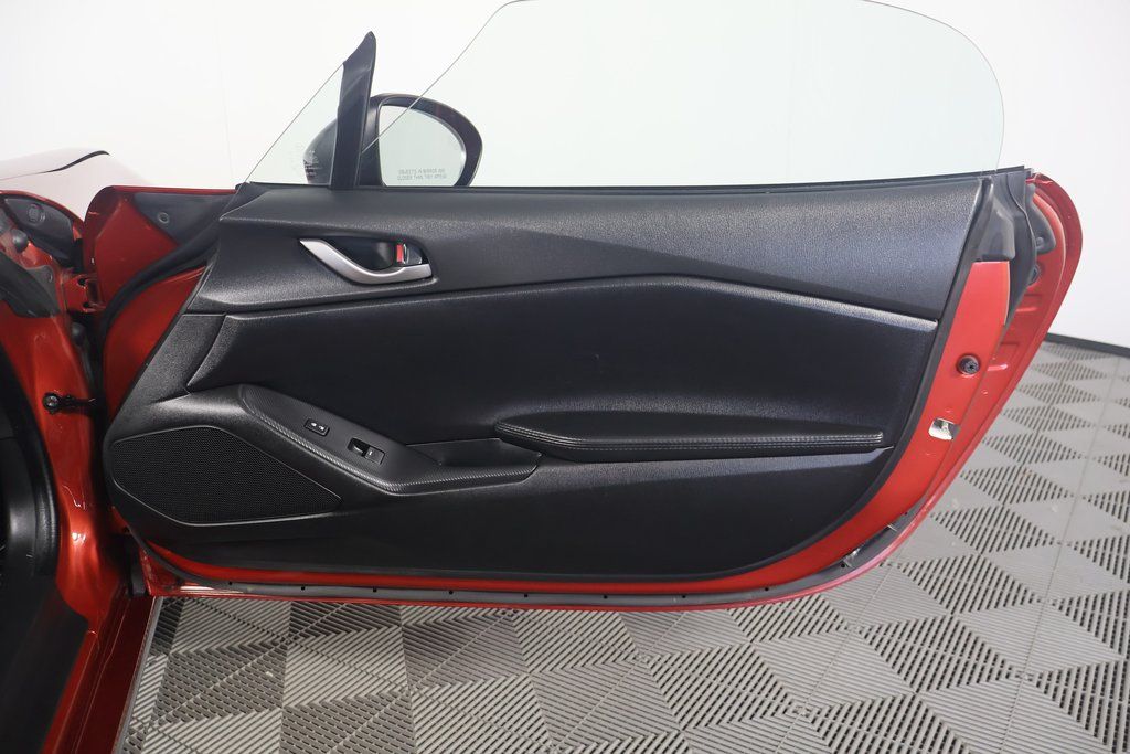 Thumbnail: 2019 Mazda MX-5 Miata - 13