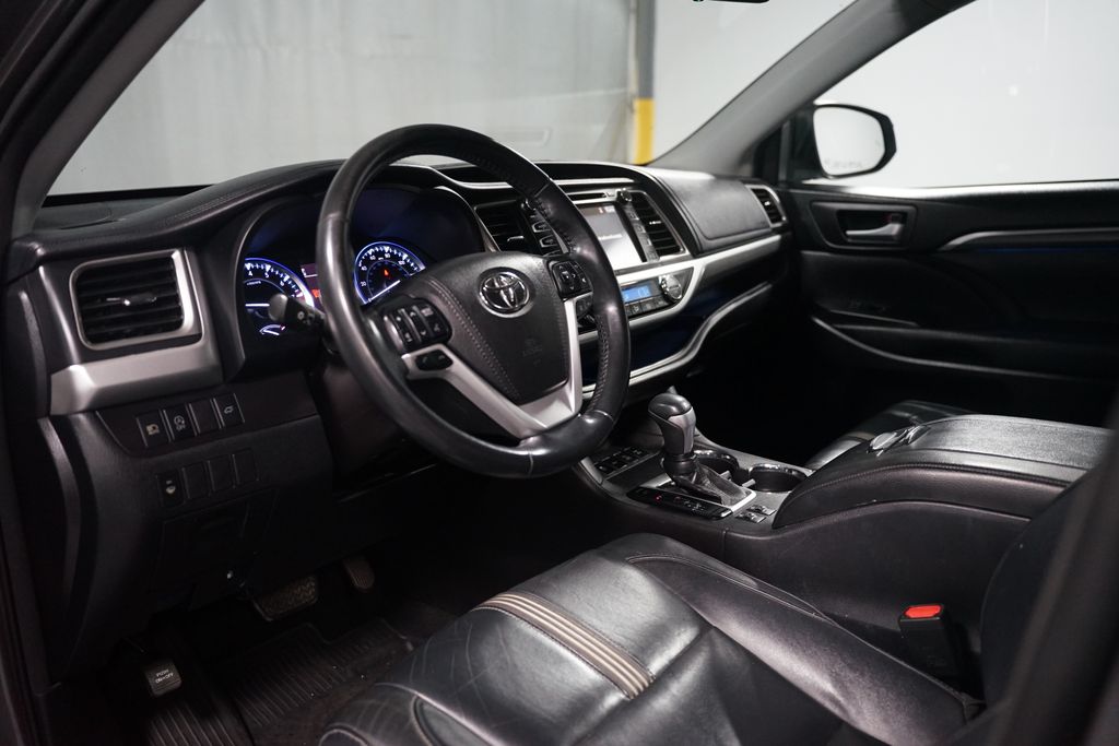 Thumbnail: 2018 Toyota Highlander - 6