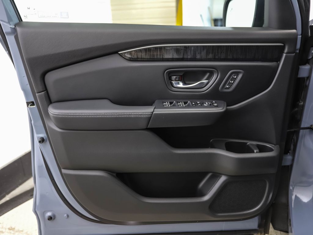 Thumbnail: 2023 Honda Pilot - 9