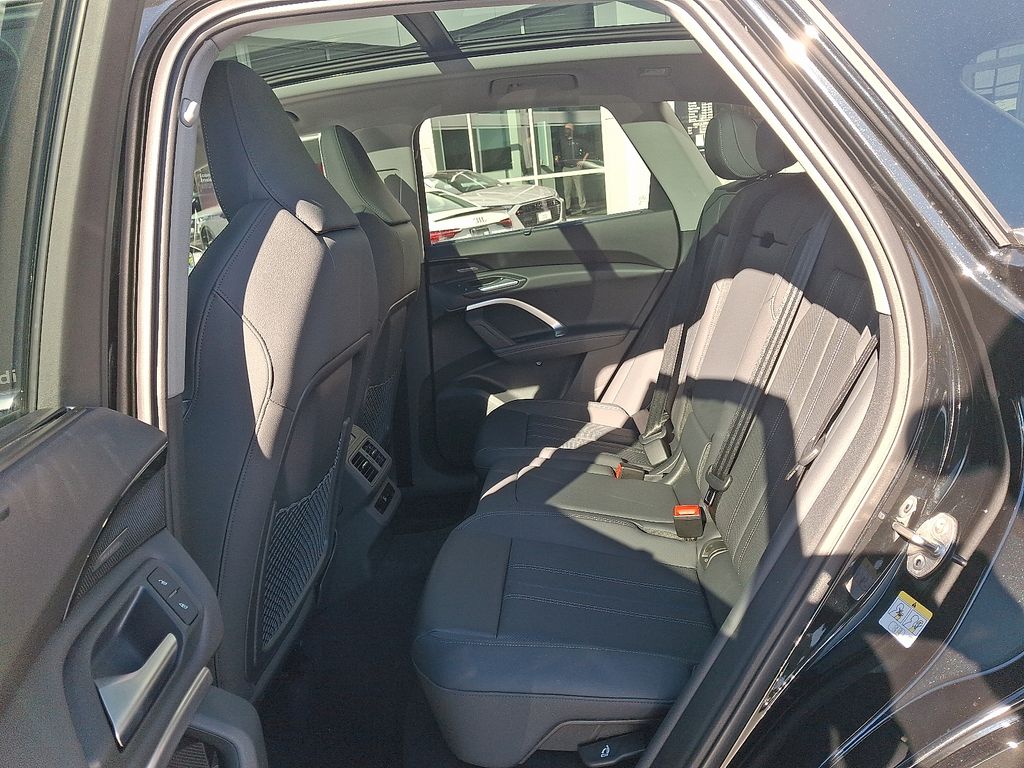 Thumbnail: 2025 Audi Q5 - 7