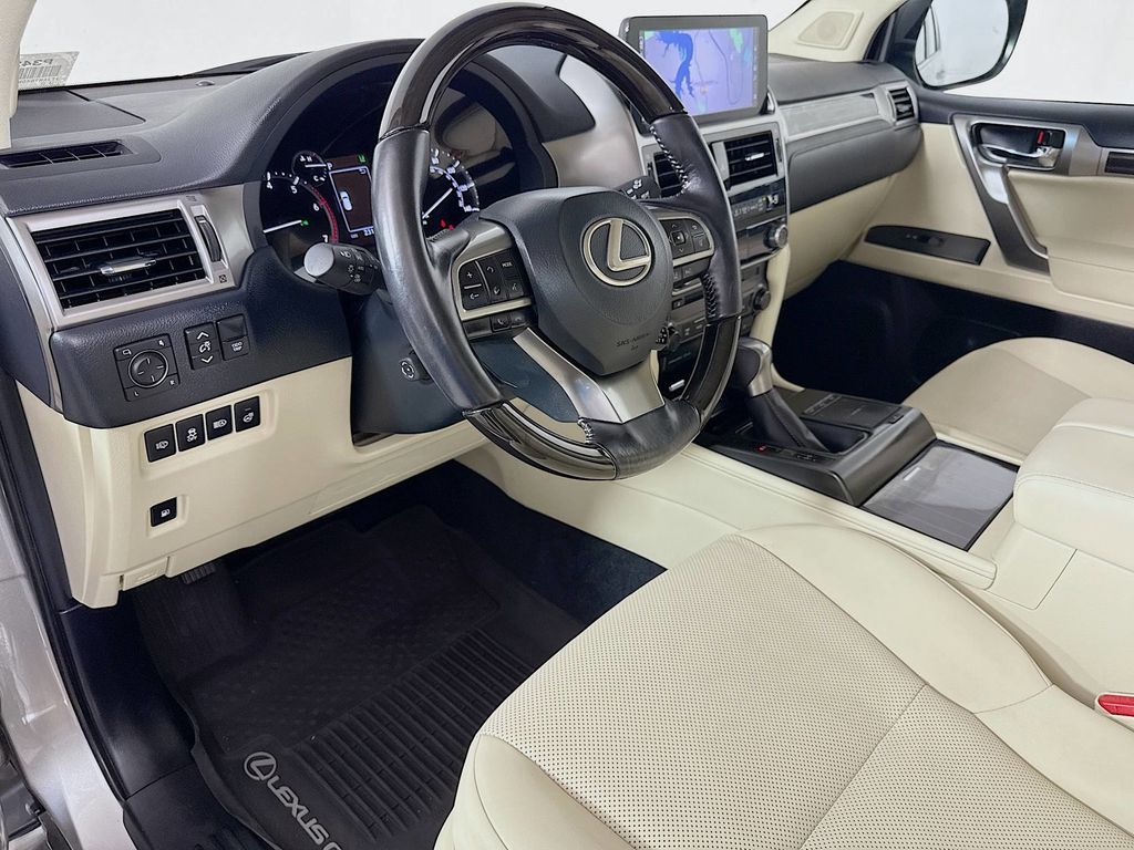 Thumbnail: 2022 Lexus GX - 9