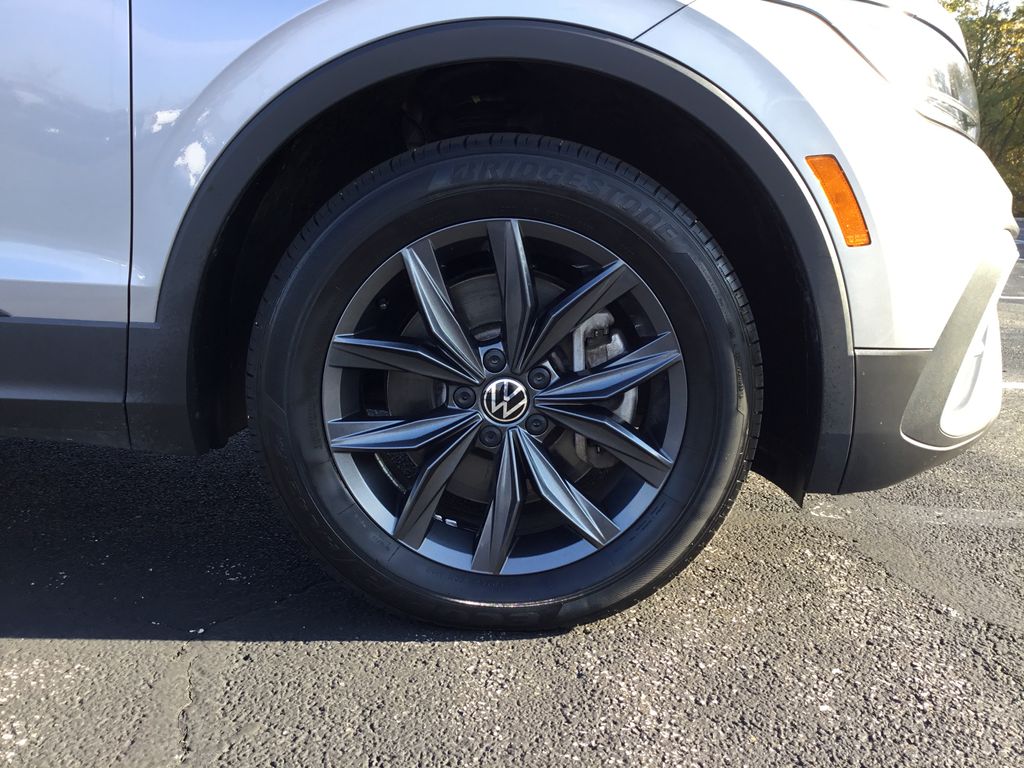 Thumbnail: 2023 Volkswagen Tiguan - 9
