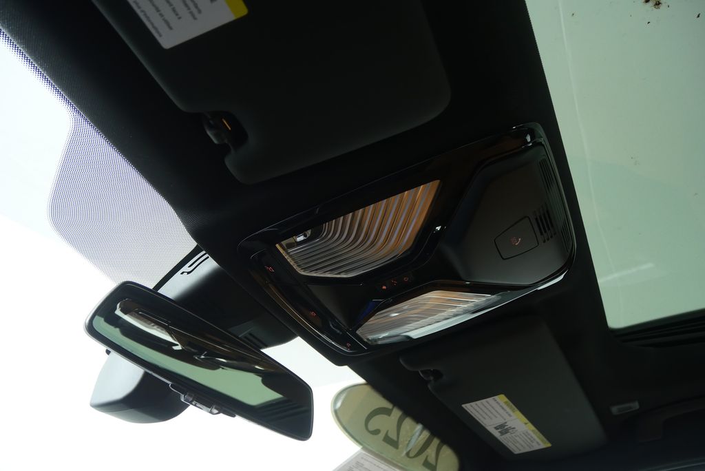 Thumbnail: 2025 BMW 3 Series - 25