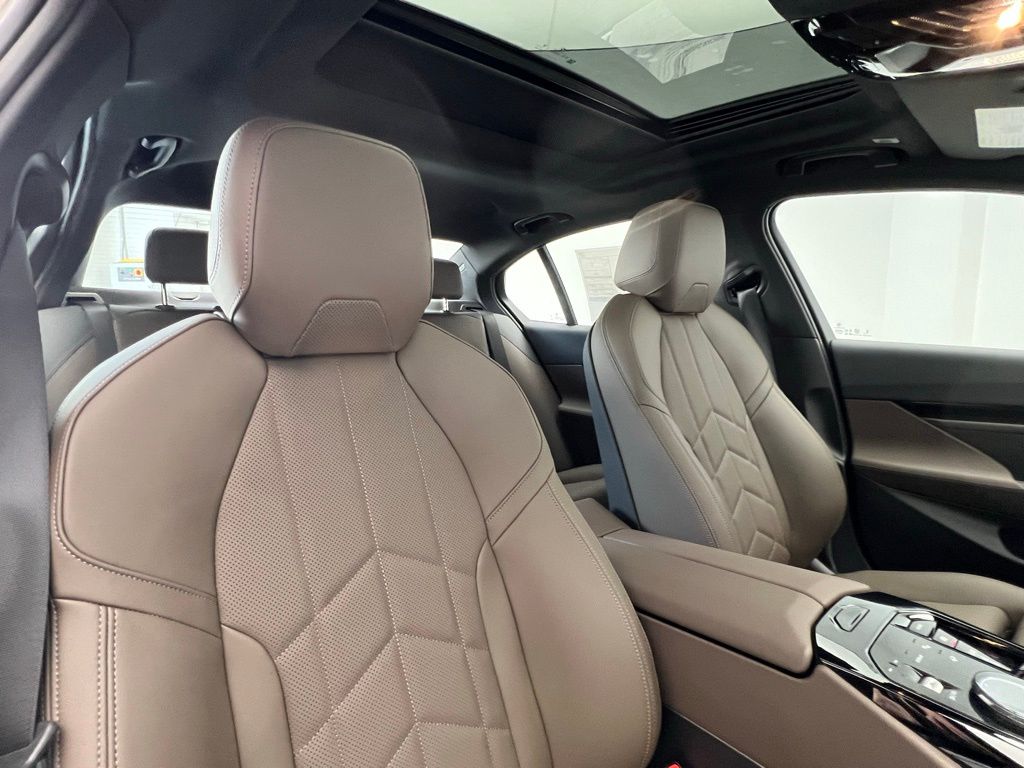 Thumbnail: 2026 BMW 5 Series - 6