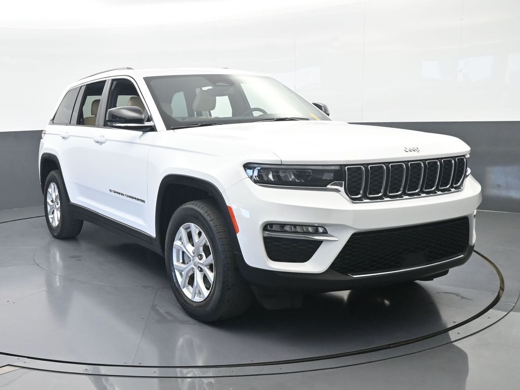 Used 2023 Bright White Clearcoat Jeep Limited image 9