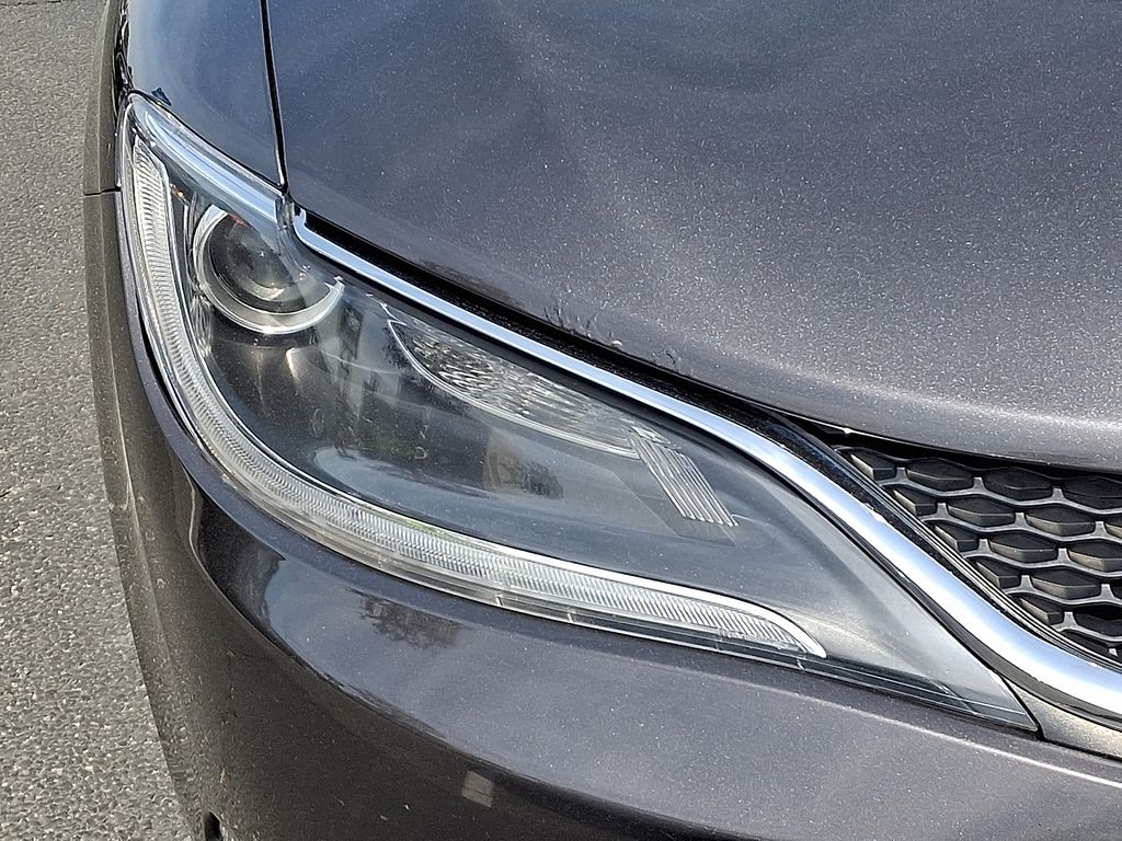 2015 Chrysler 200 Limited 9