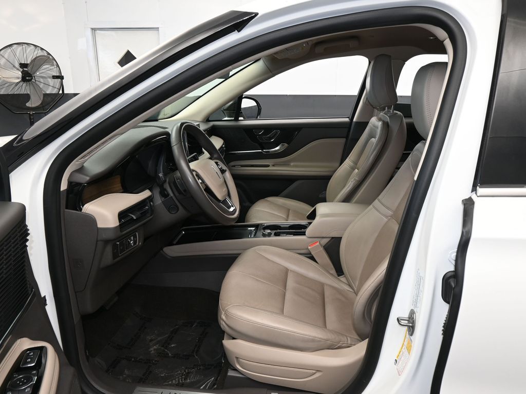 Used 2022 Pristine White Metallic Tri-Coat Lincoln Reserve image 11