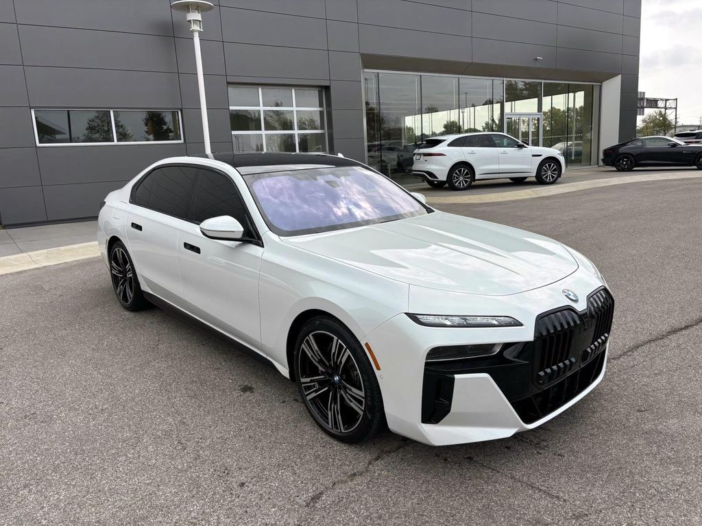 /2023 BMW 760