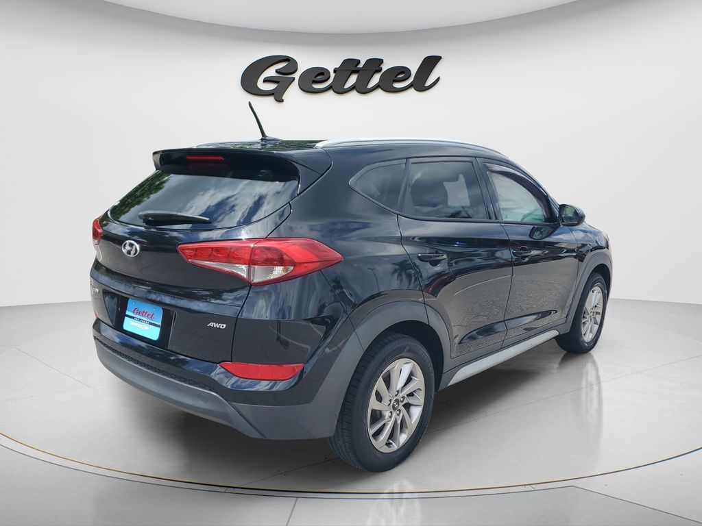 Used 2017 Black Hyundai SE image 5