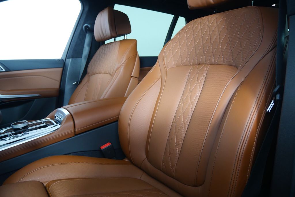 Thumbnail: 2026 BMW X7 - 10
