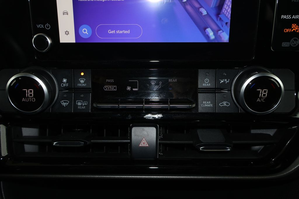 2024 Toyota Highlander LE 16