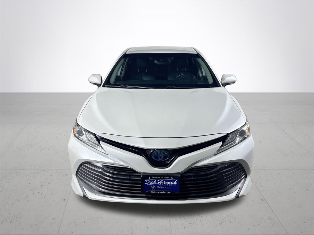 2020 Toyota Camry Hybrid XLE