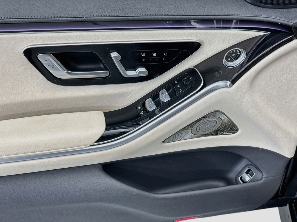 Thumbnail: 2023 Mercedes-Benz S-Class - 22