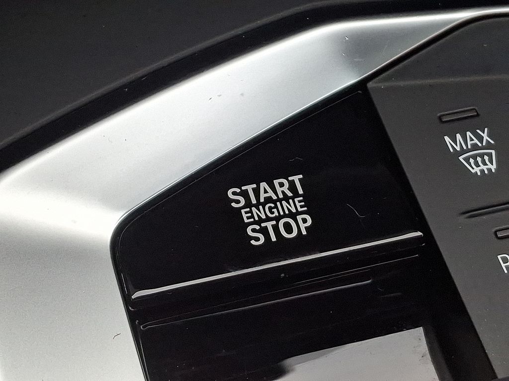 Thumbnail: 2025 BMW 2 Series - 25