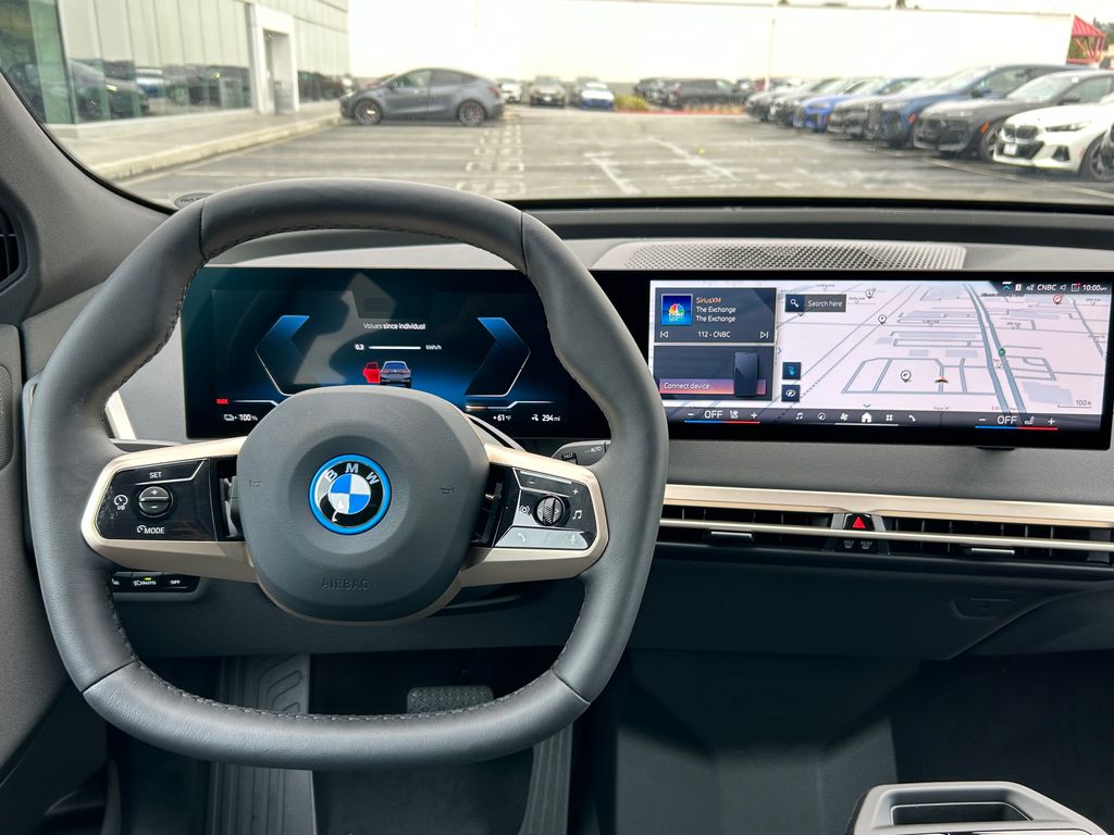 2025 BMW iX xDrive50 18