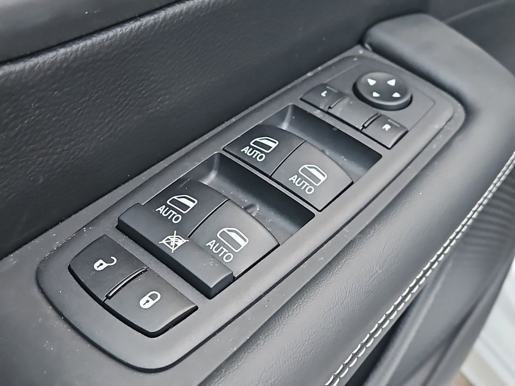 2025 Chrysler Pacifica  photo