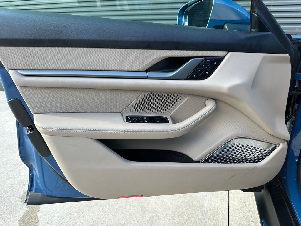 Thumbnail: 2025 Porsche Taycan - 19