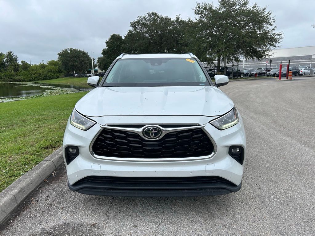 Thumbnail: 2023 Toyota Highlander - 8