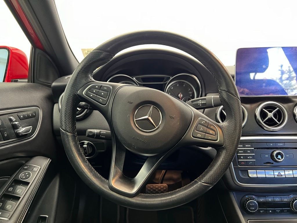 Thumbnail: 2019 Mercedes-Benz GLA - 17
