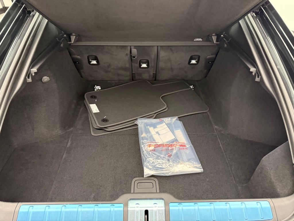 Thumbnail: 2026 Porsche Panamera - 28