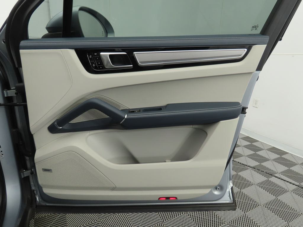 Thumbnail: 2020 Porsche Cayenne - 28