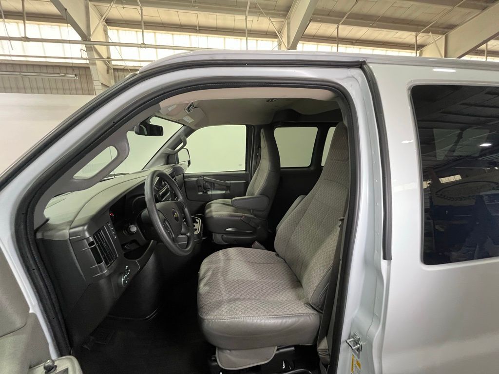 2025 Chevrolet Express 3500 LT
