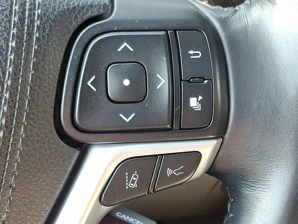 Thumbnail: 2018 Toyota Highlander - 23